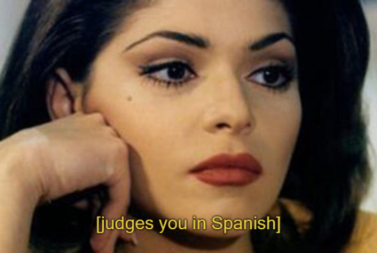 [judges you in Spanish]